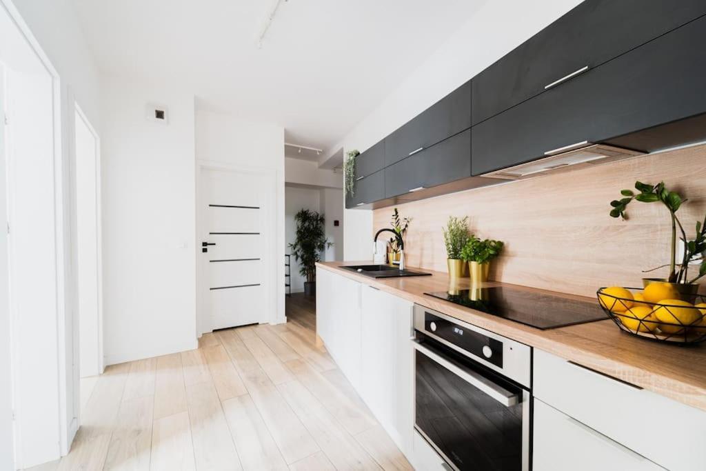 Center - 3 - New Building - Private Parking Place - Garage Apartment Wroclaw