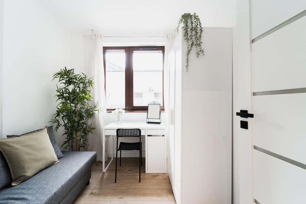 Center - 3 - New Building - Private Parking Place - Garage Appartamento *