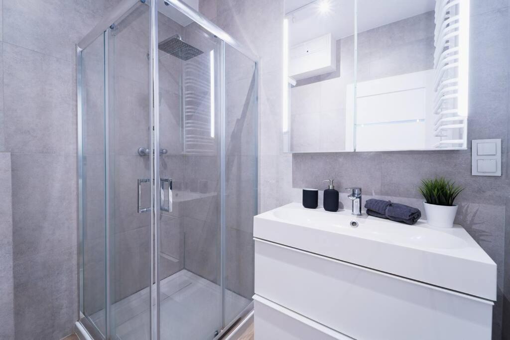 Apartment Center - 3 - New Building - Private Parking Place - Garage Wroclaw